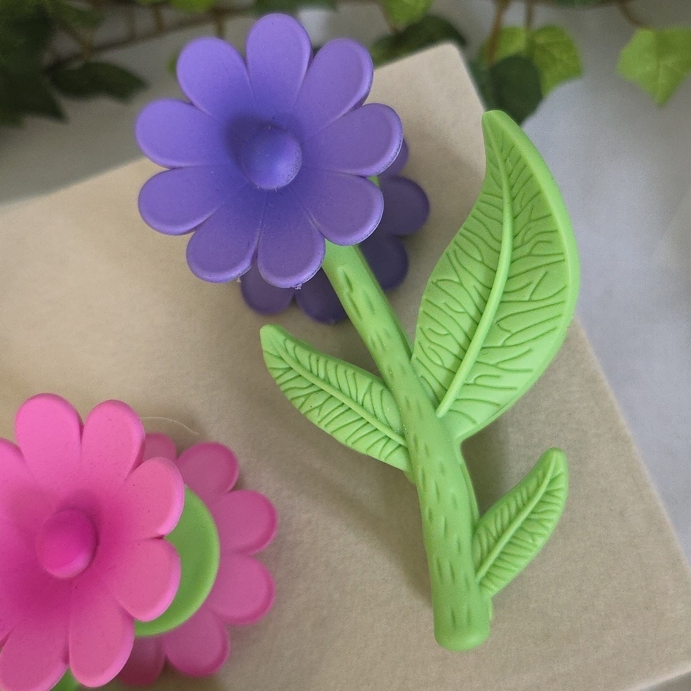 3 Flower Claw Hair Clip Set - Picture 3 of 8